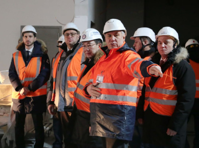 Отделка порта идет, на бетонных работах - пауза /    