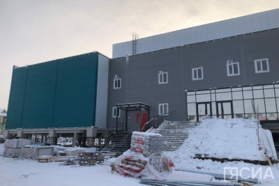 Сергей Местников проверил ход строительства спортивного комплекса в Сайсарском округе Якутска / Мария Горохова Якутск Якутск Республика Саха (Якутия)