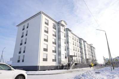 В селе Сунтар ввели вторую очередь многоквартирного дома для переселенцев из аварийного жилья / ЯСИА   