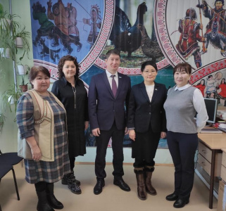 Отчет в Сюльдюкаре: работу правительства оценили на удовлетворительно /    