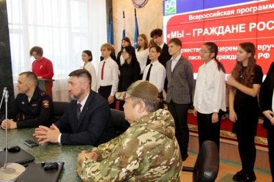 Ребята получили свои первые паспорта /    