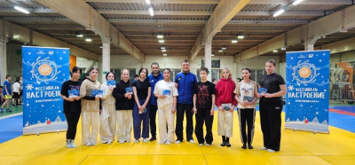 «Настроение АЛРОСА»: чемпионы по вольной борьбе встретились с юными спортсменами /    