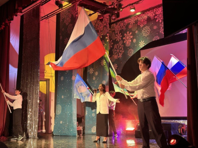 В Арылахе прошел первый благотворительный вечер в помощь солдатам СВО /    