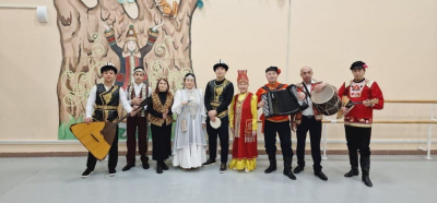 Любовь к музыке и традициям объединила представителей разных народов /    