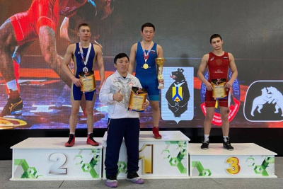 Якутяне выиграли четыре медали первенства Дальнего Востока по греко-римской борьбе / ЯСИА   