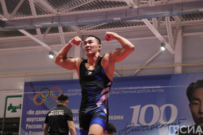 Более двадцати медалей первенства Дальнего Востока по борьбе оказались на счету сборной Якутии / Дьулустаан Сергеев   