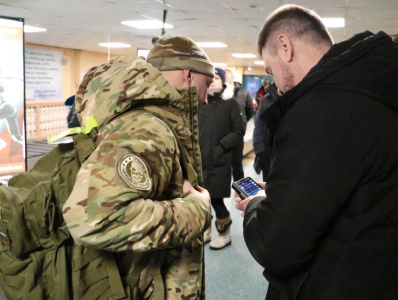 Поток отпускников усиливается /    