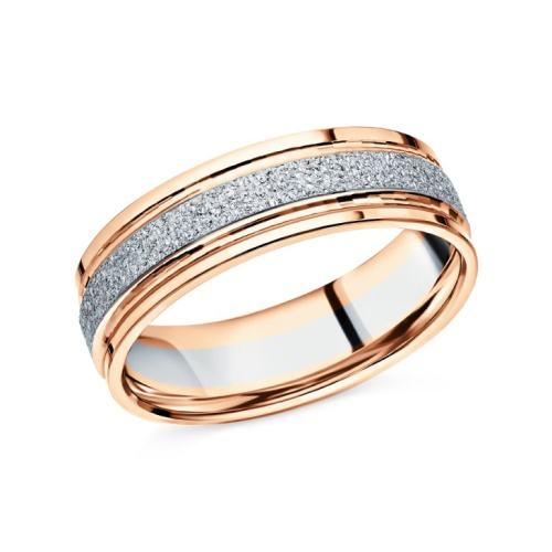 Золотое обручальное кольцо