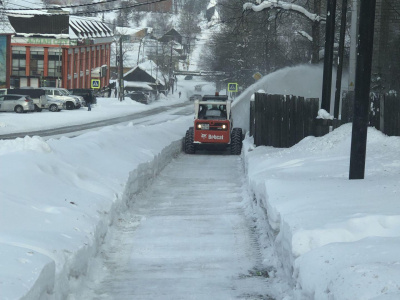 Уборка снега - труд нелёгкий!