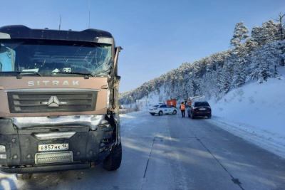 Дорогу перед въездом в Нижний Бестях закрыли для грузовых автомобилей из-за разлива нефтепродуктов / ЯСИА   