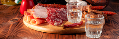 Алкоголь и колбаса на паузе: карантин изменил поведение потребителей /    