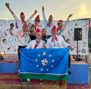 Команда из Мирного "Бешеный карась" заняла второе место на благотворительном фестивале «Сплав-фест» /    