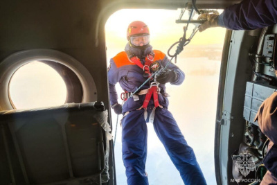 Якутские спасатели МЧС России провели тренировку на высоте / ЯСИА   