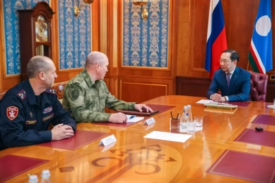 Глава Якутии провел рабочую встречу с руководством Росгвардии / ЯСИА   
