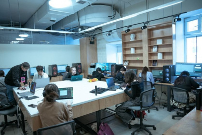 Погружение в креатив: как при поддержке АЛРОСА школьники развивают творческие способности / ЯСИА   