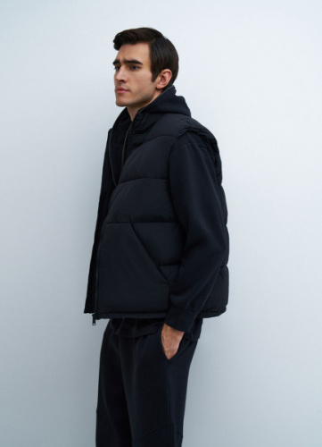 Жилет с воротником-стойкой и накладными карманами, Черный