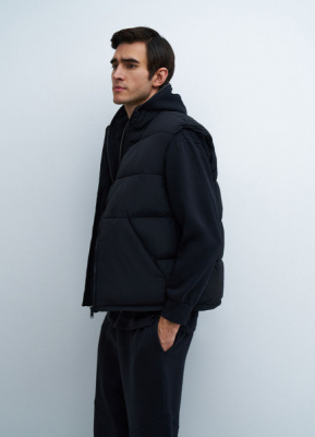 Жилет с воротником-стойкой и накладными карманами, Черный