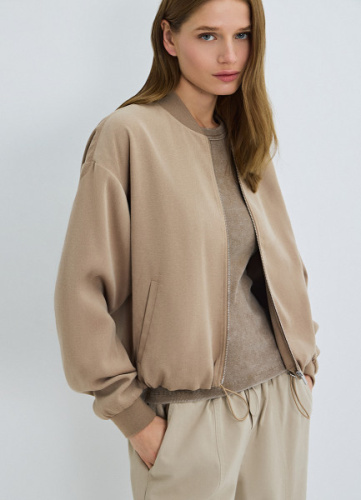 Бомбер, Бежевый