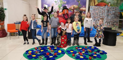 Безумное чаепитие. ТРК «Чудо - парк» поддержал Всероссийскую акцию /  Алдан Алданский 