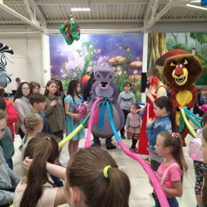 «Лето – это маленькая жизнь». ООО «Ассоциация строителей АЯМ» устроило алданской ребятне нескучный праздник /  Алдан Алданский Республика Саха (Якутия)