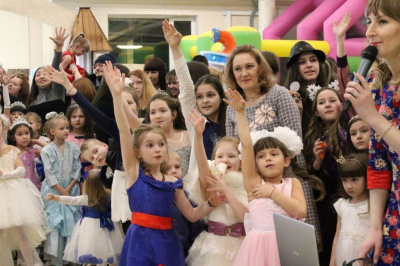 «Вы поедете на бал?» В ТРК «Чудо-парк» состоялся Бал принцесс /  Алдан Алданский 