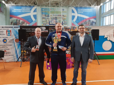 Спорт и труд рядом идут /  Алдан Алданский 