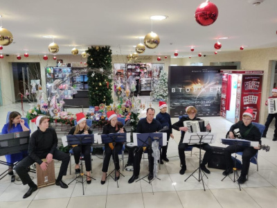 Семейный отдых под звуки народных инструментов /  Алдан Алданский 