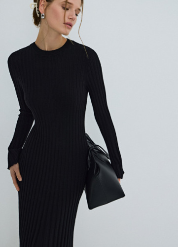Расклёшенное платье в рубчик, Черный