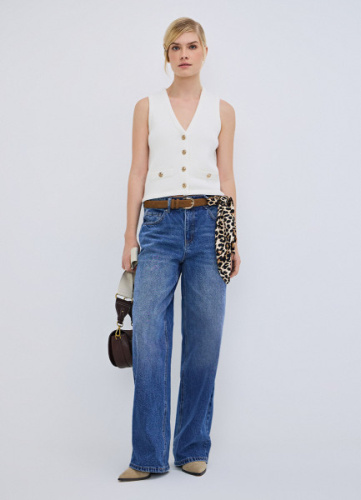 Вязаный жилет на пуговицах, Белый