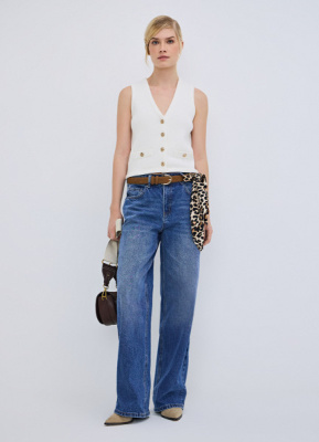 Вязаный жилет на пуговицах, Белый