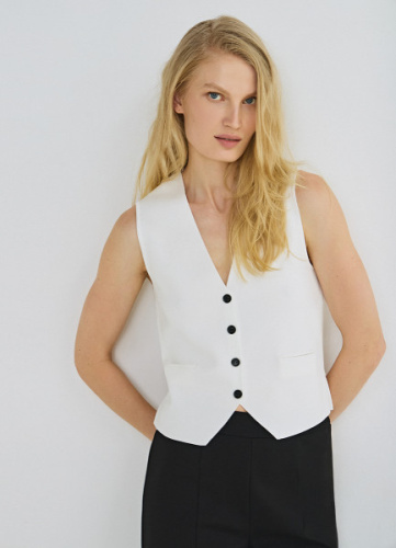 Жилет на пуговицах, Белый