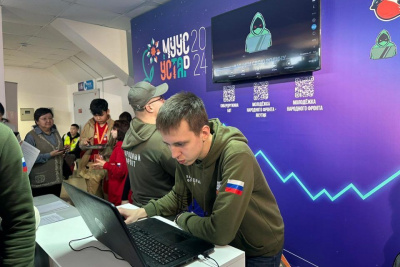 Участники фестиваля «Муус устар» могут попробовать себя в качестве кибердружинника / Айаал Аргунов   