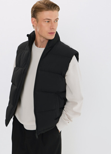Стёганый утеплённый жилет с воротником-стойкой, Черный