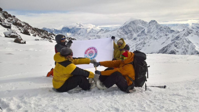 Высота 4 250 м взята! /    Город Москва