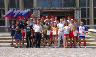 Богатыри Тавриды посвятили турнир по мас-рестлингу Всемирному фестивалю молодежи и студентов в Сочи /    