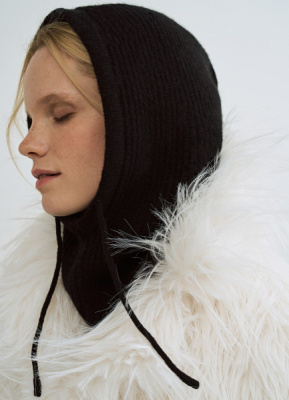 Вязаный капор, Черный