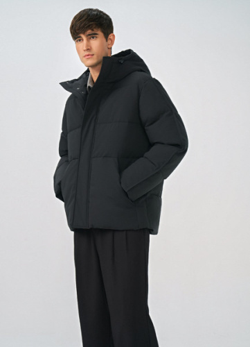 Утеплённая куртка с капюшоном и накладными карманами, Черный