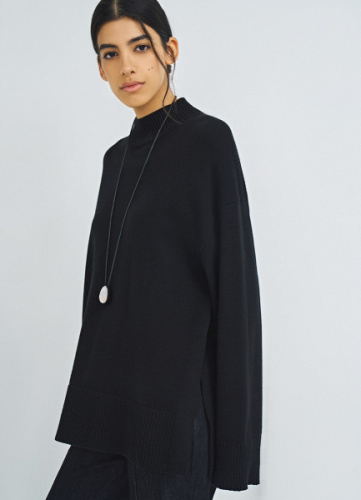 Объёмный джемпер с воротником-стойкой, Черный