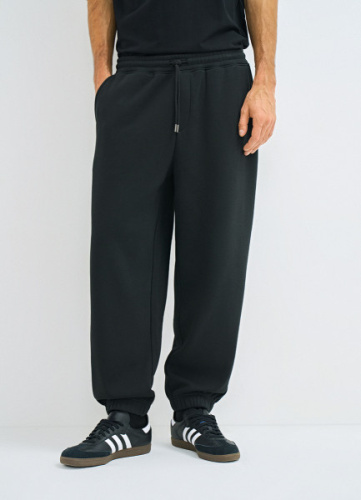 Утеплённые джоггеры, Черный