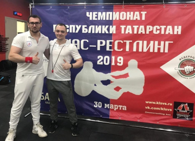 В Казани проведен отборочный чемпионат республики по мас-рестлингу /    Казань