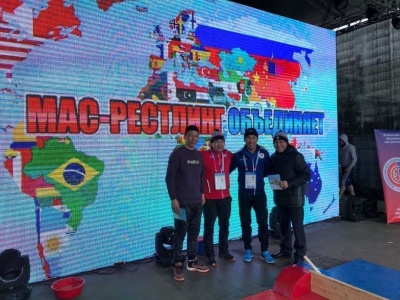 Мас-рестлинг увидели на Зимней Универсиаде в Красноярске /    