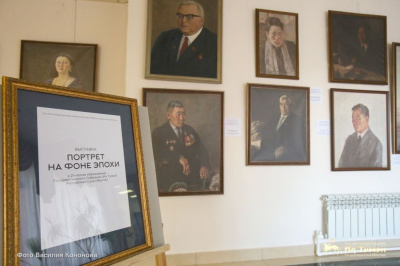 В Ил Тумэне открылась выставка «Портрет на фоне эпохи» / Аркадий Васильев   