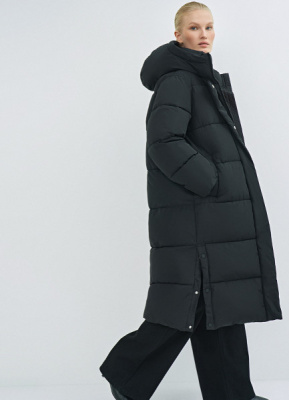 Длинный стёганый пуховик с капюшоном, Черный