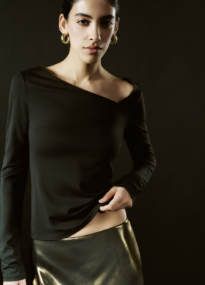 Лонгслив с асимметричным вырезом, Черный