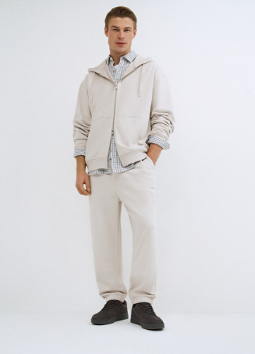 Базовые джоггеры, Белый