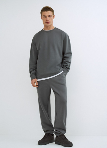 Базовые джоггеры, Серый