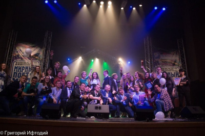 В Мирном стартовал фестиваль «Мирный поёт о мире» / ЯСИА   Город Москва