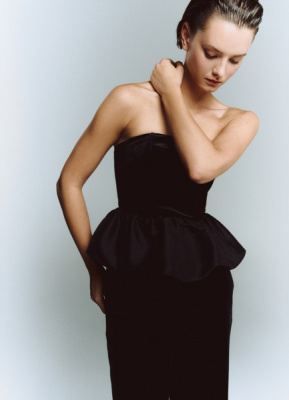 Бархатный топ с баской, Черный