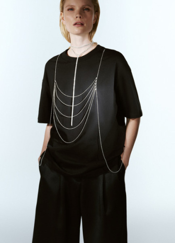 Футболка с декором из навесных цепочек, Черный
