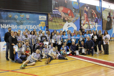 «Якутуголь» популяризирует флорбол в Нерюнгринском районе / ЯСИА  Нерюнгринский Республика Саха (Якутия)